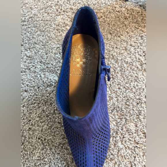 Blue Mesh Vince Camuto booties size 6 - Picture 3 of 3